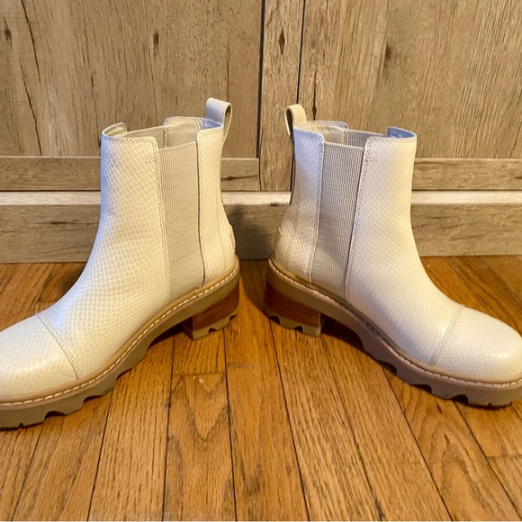 Sorel Joan Now Chelsea boot pull on size 9 cream snakeskin - Picture 3 of 16